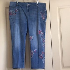 CHICO’S Size 4 Cropped Jeans with Paisley Embroidery